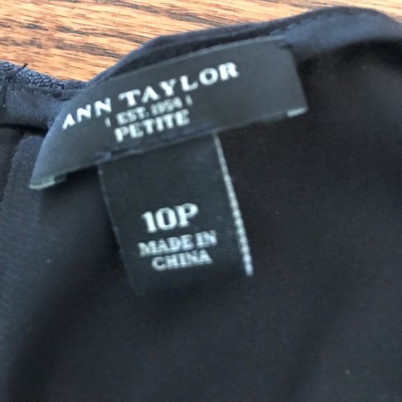 Ann Taylor sleeveless blouse - Picture 2 of 6